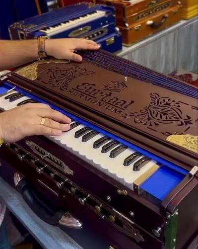 premium calcutta made 3.5 octave scale change harmonium