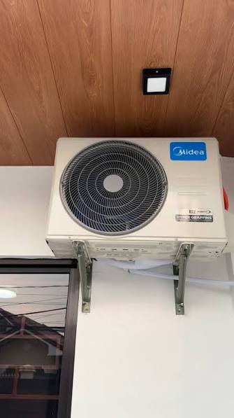 Commercial Split AC Master Servicing & Gas Charging (Package #3)