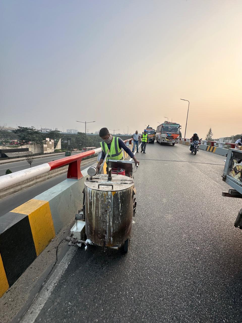 Road Thermoplastic Reflective Marking & Guardrail Installation